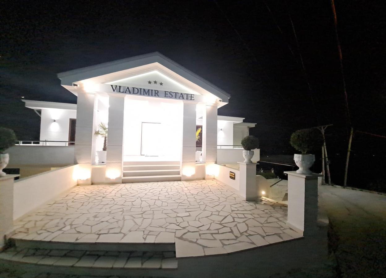 Vladimir Estate Homestay *